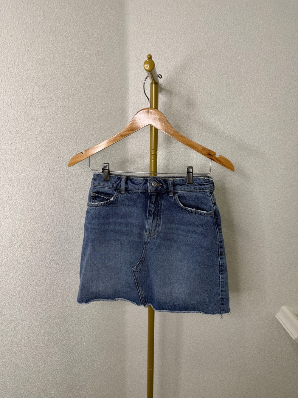 Zara Distressed Denim Mini Skier Raw Asymmetric Hem Blue Jean Casual XS